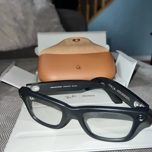 Ray-Ban Wayfarer Matte Black Sunglasses - Picture 2 of 9